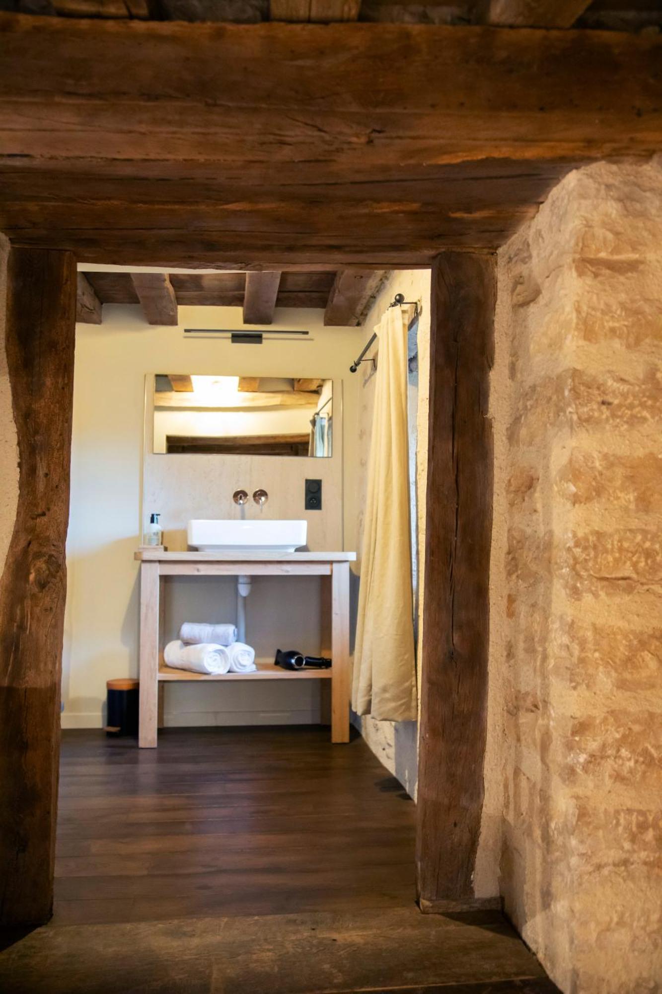 Chateauneuf Suites Exterior photo