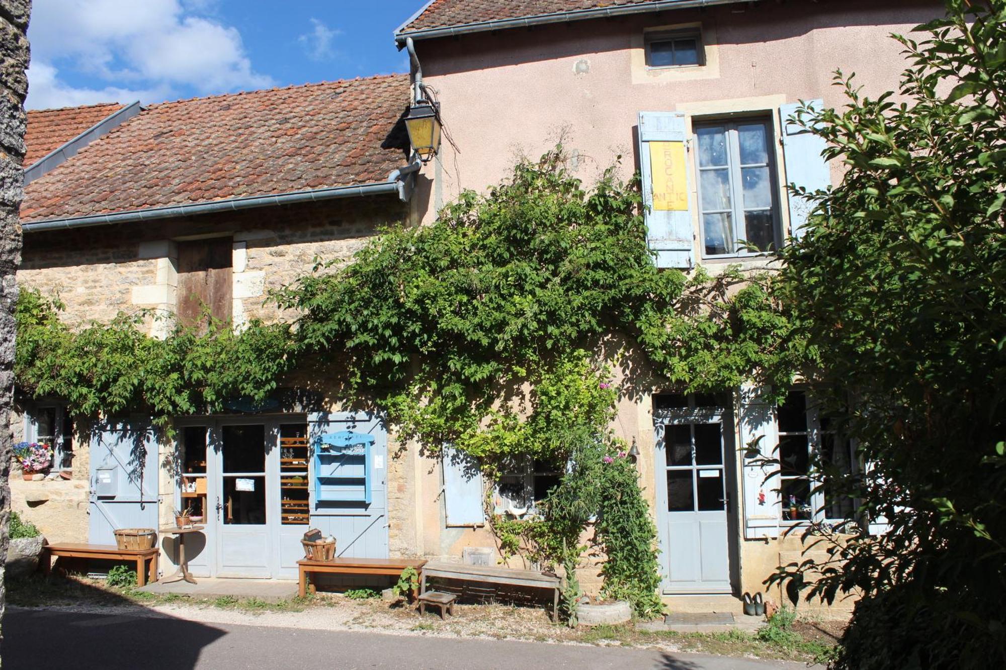 Chateauneuf Suites Exterior photo