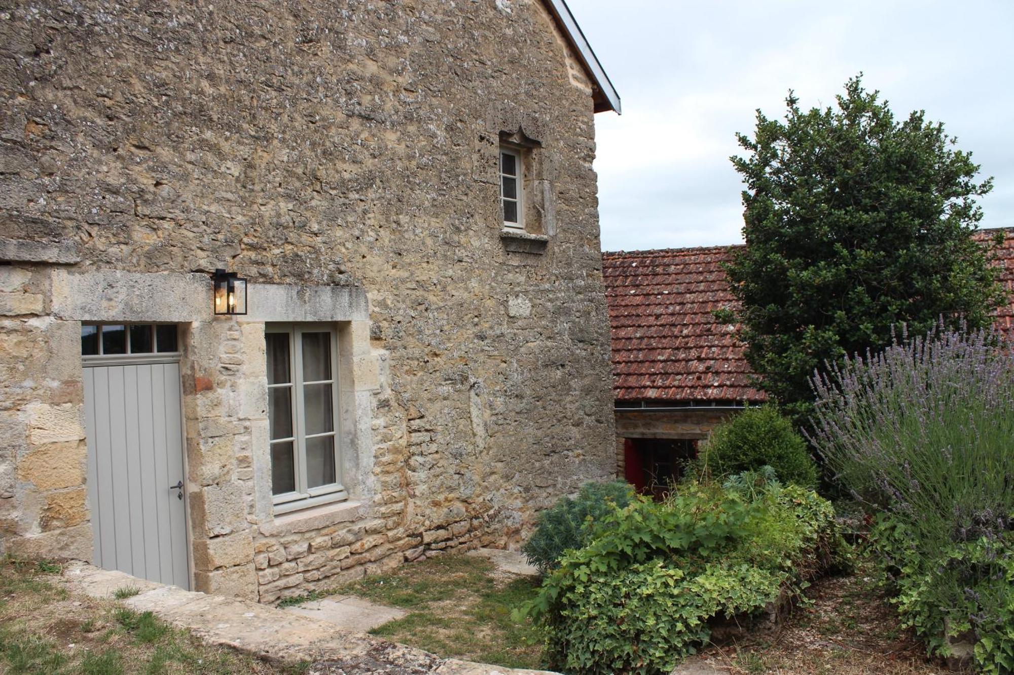 Chateauneuf Suites Exterior photo